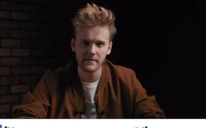 Он оплодотворял обезьян  Видео