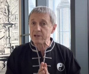 Всего одна точка от шума в ушах и снижения слуха. Тин Хуэй.  /АМ/  Видео