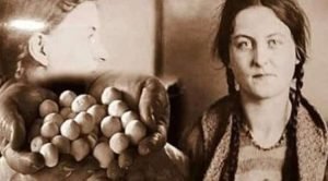 Воспоминания Гертруды Платайс, бывшей  заключенной, которую закидывали необычными камнями