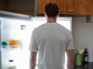 Ночные приемы пищи опасны для мозга