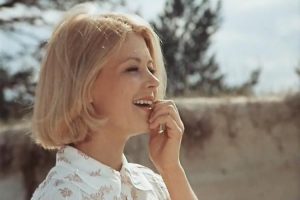 Как выглядит сегодня и чем занимается главная героиня фильма «Долгая дорога в дюнах»