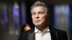 Покинуть сцену угрожают обнищавшие Лещенко и Винокур