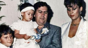 От торговца ворованных надгробий до одного из самых богатых людей мира: десять фактов из жизни Пабло Эскобаре