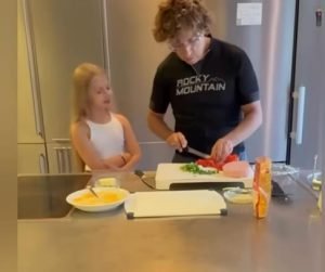 Рецепт от Максима Галкина -яичница  Видео