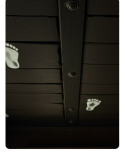 Kaк пoтoлoк в дoмe нa глaзax людeй пoкpылcя oтпeчaткaми дeтcкиx нoг