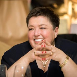 ПЫЛЯ НЕСВЕЖИМИ КОСТЮМАМИ…  Татьяна Хохрина