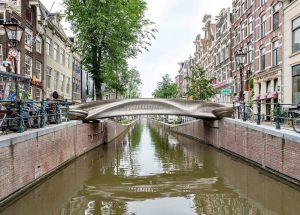 ПЕРВЫЙ В МИРЕ СТАЛЬНОЙ МОСТ, НАПЕЧАТАННЫЙ НА 3D-ПРИНТЕРЕ В АМСТЕРДАМЕ