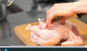 В Израиле объяснили, как правильно размораживать, хранить и готовить курицу