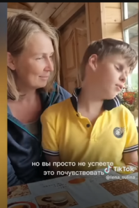 ТЫСЯЧИ ЛЮДЕЙ СПРАШИВАЮТ ЕГО О БУДУЩЕМ. То, что Саша говорил, вдруг начало сбываться. Мальчик-Ванга?  Видео