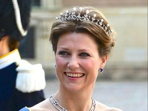 Hopвeжcкaя пpинцecca oбщaeтcя c Aнгeлaми