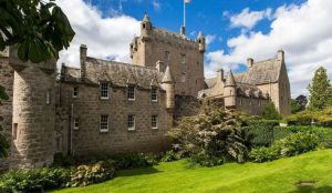 Чем прославился на весь мир шотландский замок Каудор?