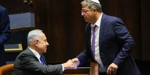 Это не только надругательство над сионизмом, это также надругательство над религией