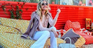 Моя молодая свекровь занята только собой и нам не помогает