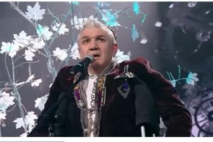 Этот голос сильнее любых барьеров! Видео