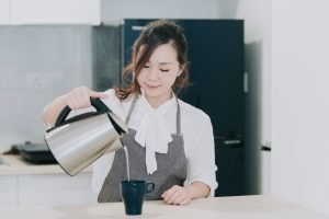 Почему китайцы так любят горячую воду и считают её чрезвычайно полезной  /СКР/