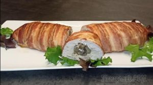Аппетитный куриный рулет с грибами в беконе