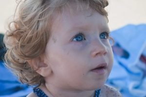 Когда мне было пять лет, мама оставила меня в магазине одну. Она ушла и возвращаться не собиралась