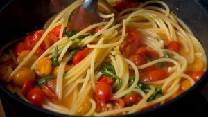 Видео: целый обед в одной сковороде всего за 10 минут  Видео