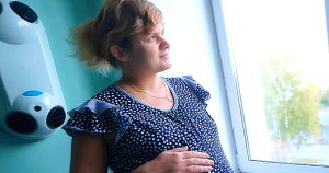 От услышанного у меня из рук выпала кружка: моя свекровь выдала: «Я беременна. Не знаю от кого»