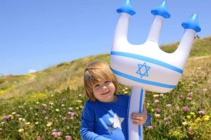 Израилю сейчас не до праздников, но сегодня важная государственная дата — День репатриантов.