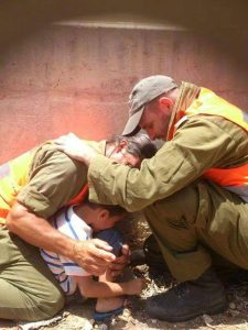 Эта фотография сегодня — самая популярная в израильских соцсетях.