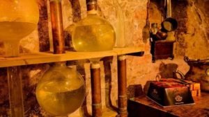 Чудодейственный «Рижский бальзам»: как аптекарь Абрахам Кунц спас Екатерину II от болей в животе и озолотился