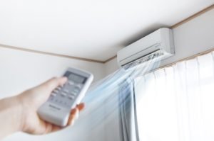 Опасная прохлада. Чем можно заболеть дома от кондиционера и вентилятора?