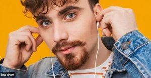 Целый день в наушниках? Как это влияет на здоровье