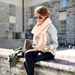 "Здесь можно петь и смеяться, и пальцы купать в жемчугах…"