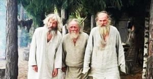 Притча «Три старца»: Женщина вышла из своего дома и увидела на уличном дворике троих стариков с длинными белыми бородами.