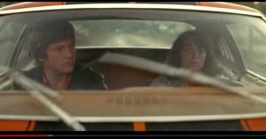 Инопланетянин принимает человеческий облик и влюбляется в женщину, давая ей ….  Видео