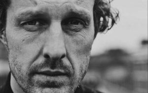 Как чужак может разрушить любую идиллию (даже если он прекрасный человек)