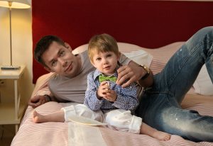 Стас Пьеха о трудном периоде в жизни — «Когда умирал, просил послушать голос сына»