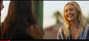 АКУЛА ОХОТИТСЯ ЗА ЛЮДЬМИ НА ТОНУЩЕМ ОСТРОВЕ ВДАЛИ ОТ БЕРЕГА! Сезон акул.  Видео