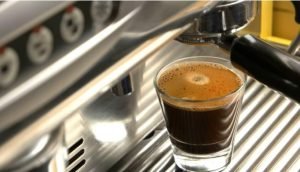 Чем отличаются: капучино, эспрессо, раф, флэт уайт и латте. Все, что нужно знать о кофе