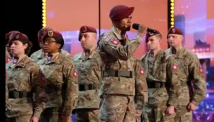 Военный хор 82-й воздушно-десантной дивизии посвятил песню павшему солдату.  Видео