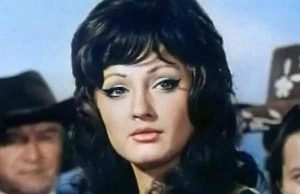 Была звездой советского кино, но эмигрировала в Америку, и сейчас живёт в шикарной резиденции.