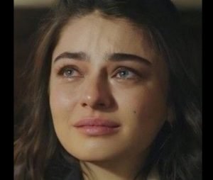 Почему всегда, когда ко мне прикасается любовь, я плачу?