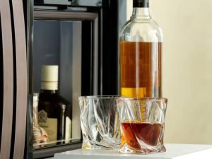 Какие разновидности крепких алкогольных напитков должны быть в домашнем баре: список