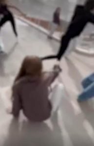 "Здесь вам не Россия": шокирующее нападение на девочек в школе Нетании  Видео и  Мшвущ