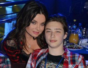 19-летний сын Наташи Королевой женился на стриптизерше. Тайно