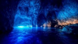 Эта пещера- одно из чудес Греции.