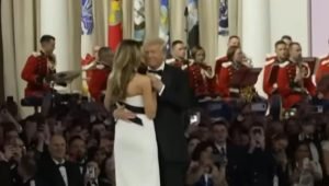 Мелания только что оказалась втянутой в скандал с Эпштейном  Видео