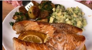 У тебя есть стейк из лосося? Этот трюк я выучил в ресторане!  Видео