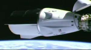 Капсула SpaceX прибыла на МКС. Но застрявшие на станции космонавты не вернутся на Землю раньше следующего года