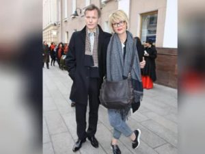 Почему Юлия Меньшова живет в одной квартире с любовницей мужа?  Видео