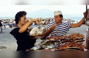 Софи ЛОРЕН и Витторио ДЕ СИКА в романтической кинокомедии "СКАНДАЛ В СОРРЕНТО" (1955)  Видео