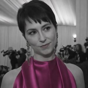 Миллиардерша, которая пытается обеднеть — и не может.