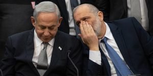 Он спас Нетаниягу, и только он отправит его домой  /От редакции/