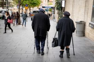 Опасный возраст: два скачка старения в человеческой жизни